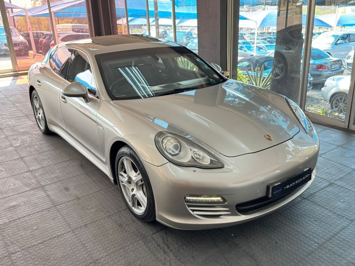 Porsche Panamera 4S 2010