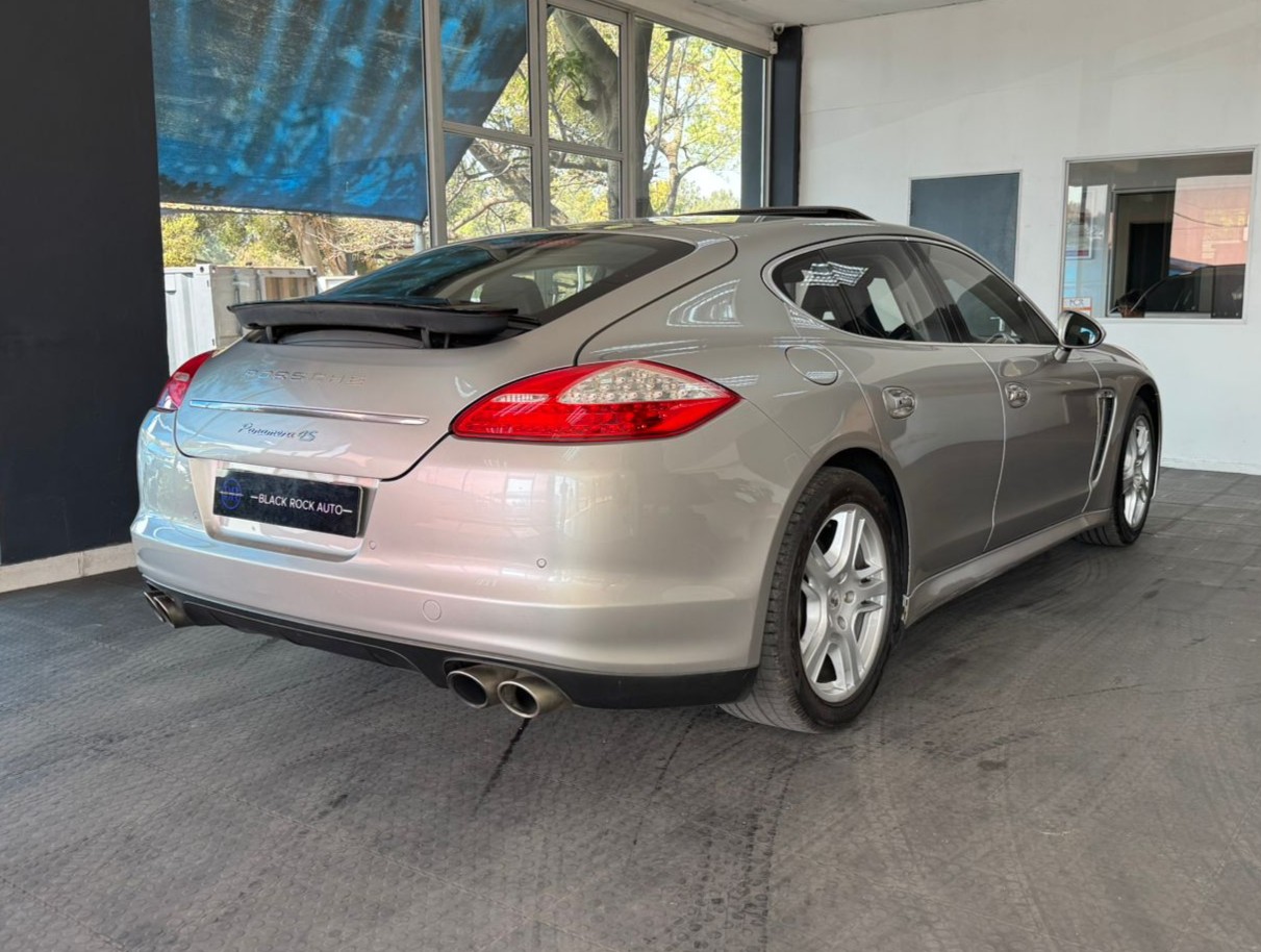 Porsche Panamera 4S 2010