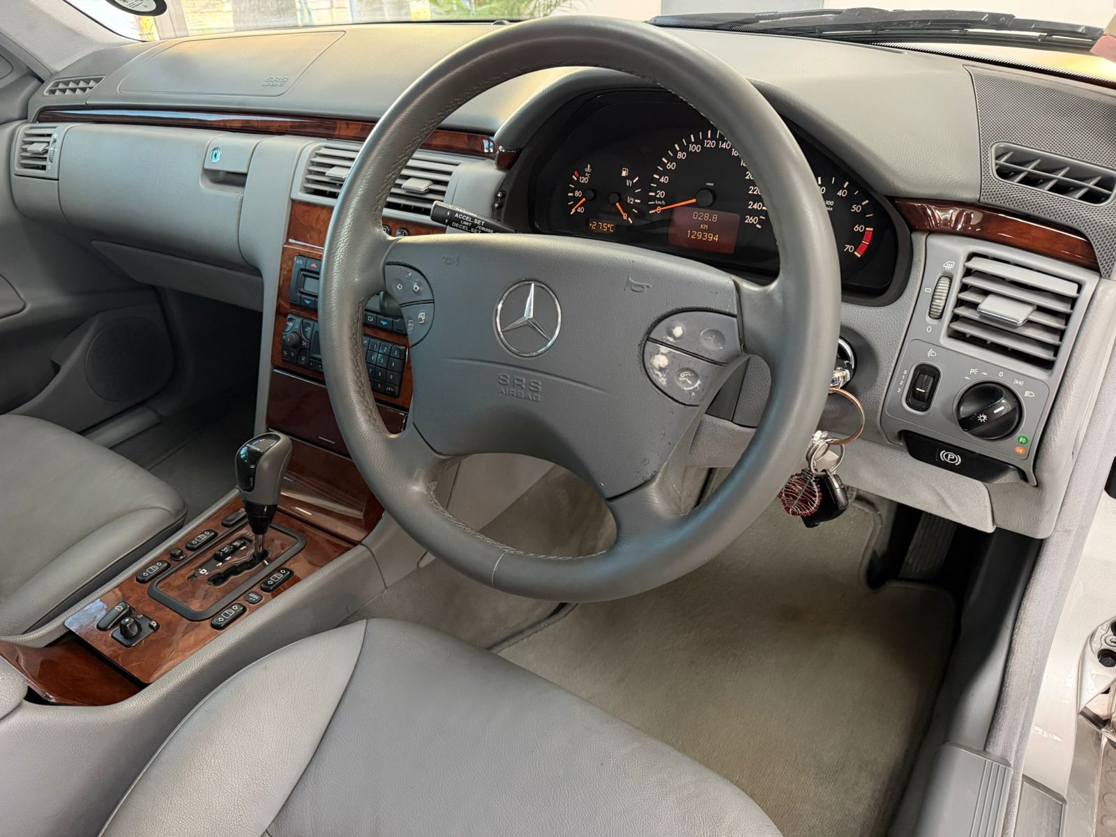 Mercedes-Benz E-Class E200 K Elegance Auto Listing Quality 49% Flyer Preview 2001