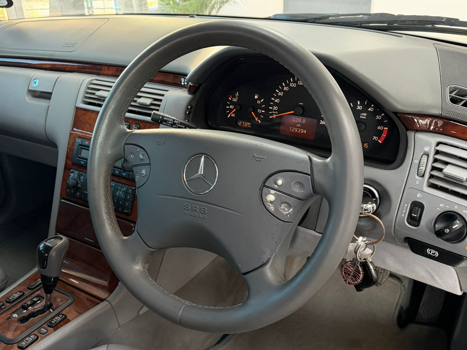 Mercedes-Benz E-Class E200 K Elegance Auto Listing Quality 49% Flyer Preview 2001